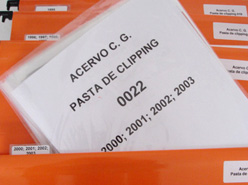 Acervo de jornais após organização, higienização e troca de embalagens, julho de 2013