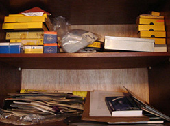 Situação inicial do acervo de fotografias, maio de 2012<br />&nbsp;