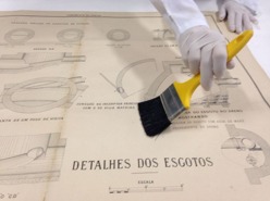 Higienização de acervo cartográfico