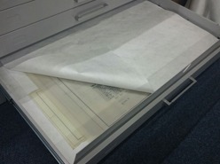 Depois: plantas planificadas e higienizadas na mapoteca do CMDR